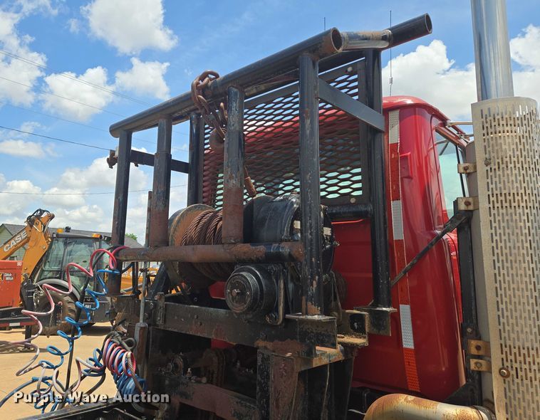 image for item EN8108 1991 Mack RD688S winch truck