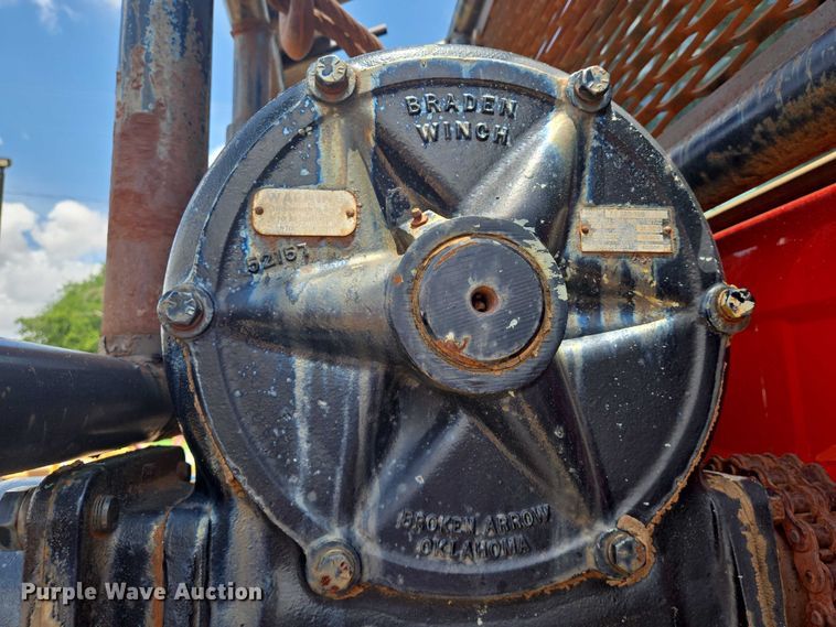 image for item EN8108 1991 Mack RD688S winch truck