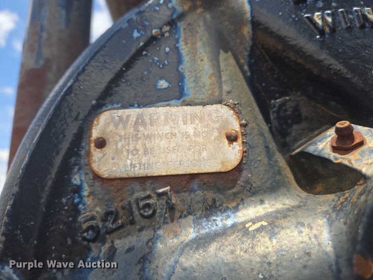 image for item EN8108 1991 Mack RD688S winch truck