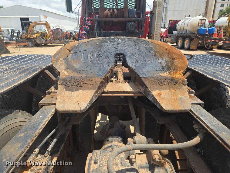 image for item EN8108 1991 Mack RD688S winch truck