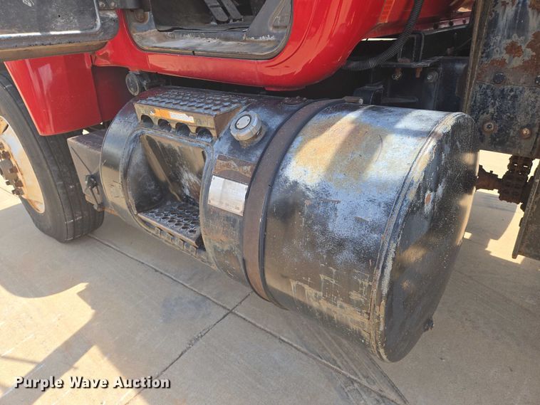 image for item EN8108 1991 Mack RD688S winch truck
