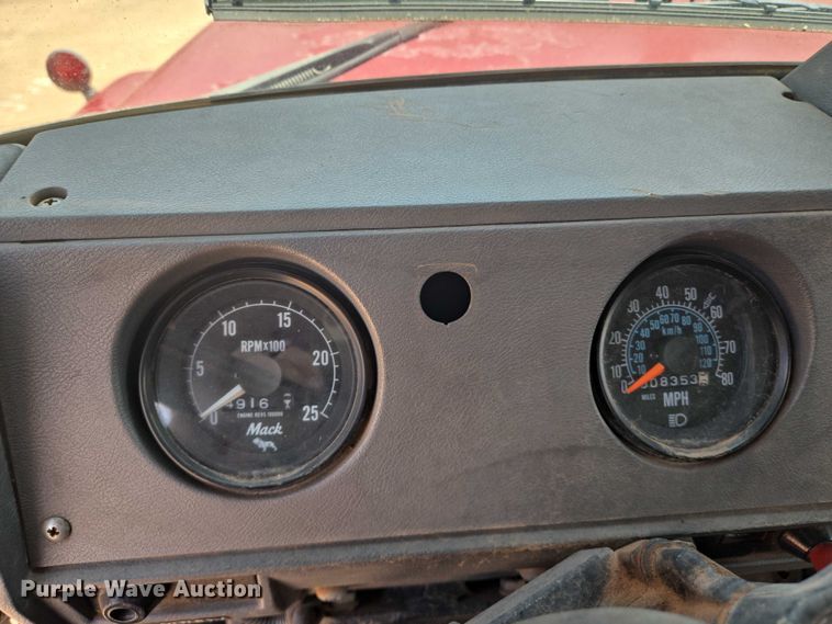 image for item EN8108 1991 Mack RD688S winch truck