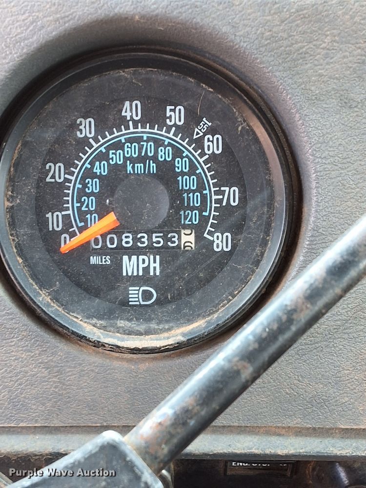 image for item EN8108 1991 Mack RD688S winch truck