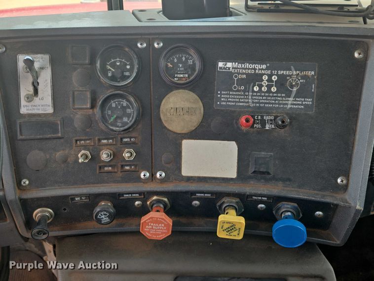 image for item EN8108 1991 Mack RD688S winch truck