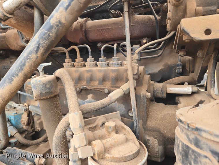 image for item EN8108 1991 Mack RD688S winch truck