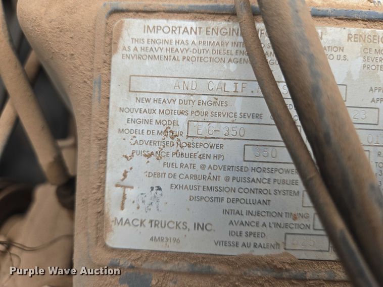 image for item EN8108 1991 Mack RD688S winch truck