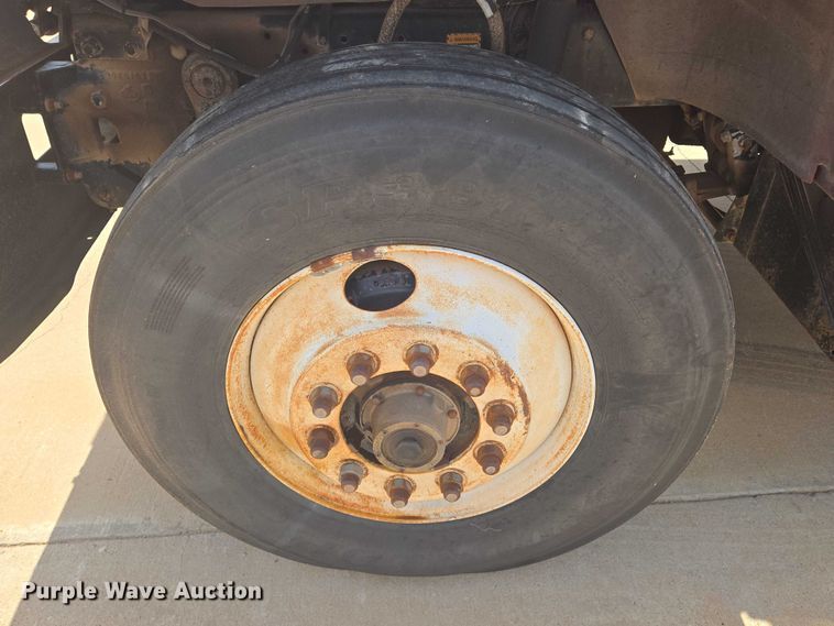 image for item EN8108 1991 Mack RD688S winch truck