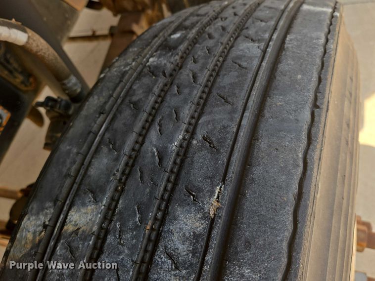 image for item EN8108 1991 Mack RD688S winch truck