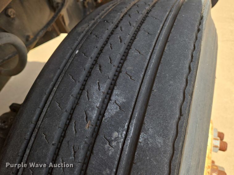 image for item EN8108 1991 Mack RD688S winch truck