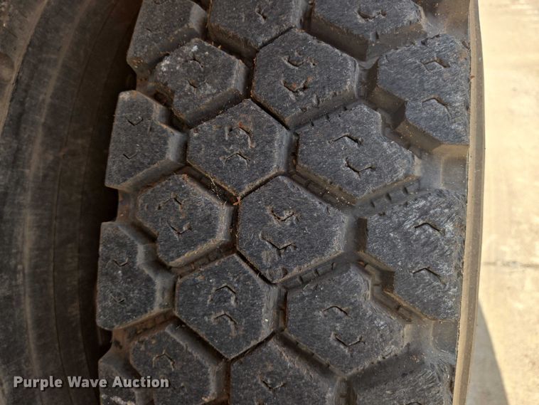 image for item EN8108 1991 Mack RD688S winch truck