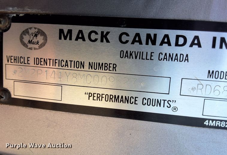 image for item EN8108 1991 Mack RD688S winch truck