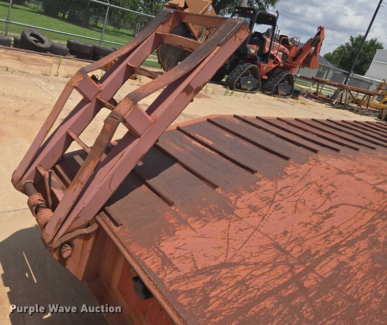 image for item EN8109 2003 Atoka 20-DDE-50-3 double drop deck equipment trailer