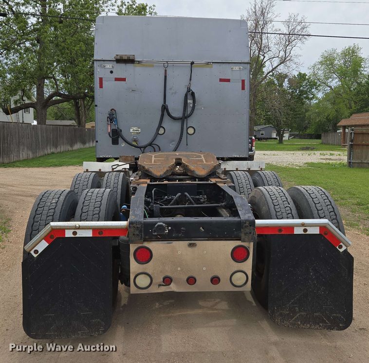 image for item EN8965 2007 International 9900ix semi truck