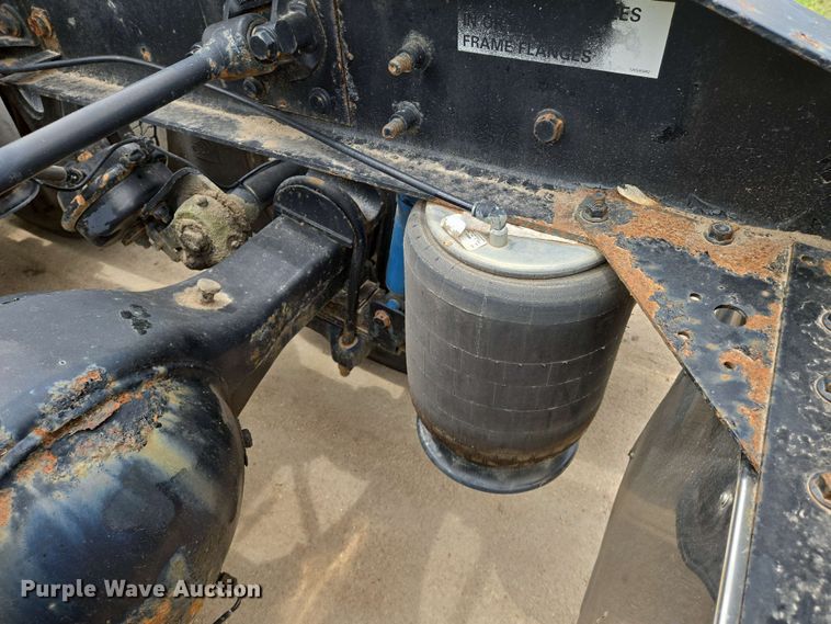 image for item EN8965 2007 International 9900ix semi truck