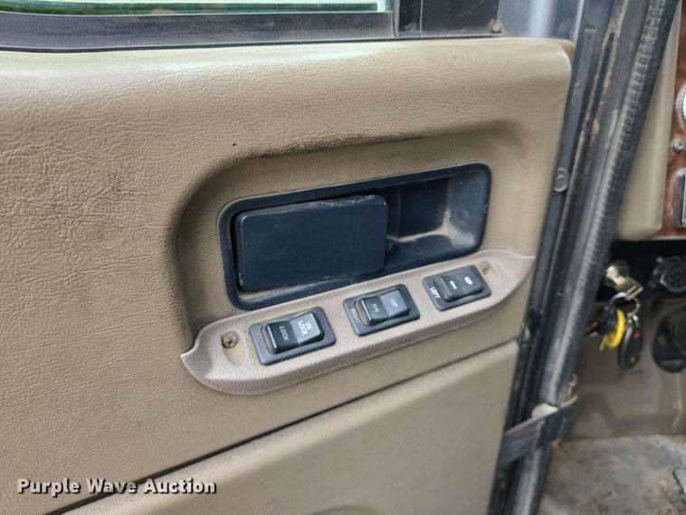 image for item EN8965 2007 International 9900ix semi truck