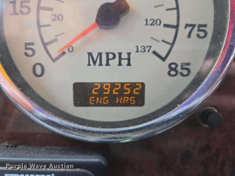 image for item EN8965 2007 International 9900ix semi truck