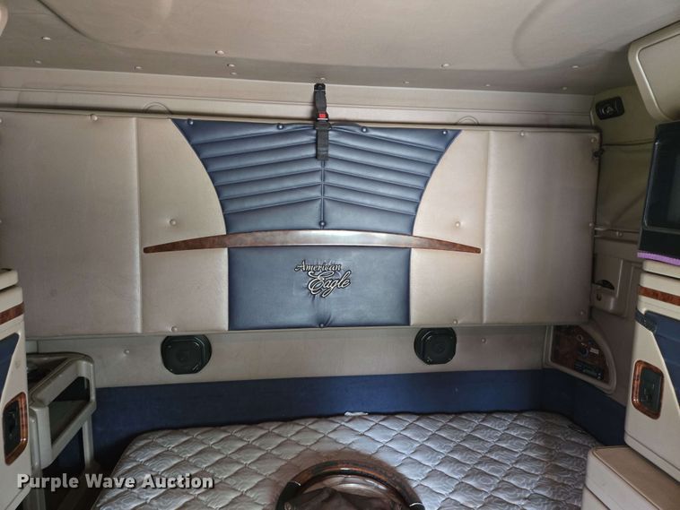 image for item EN8965 2007 International 9900ix semi truck