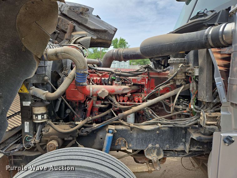 image for item EN8965 2007 International 9900ix semi truck