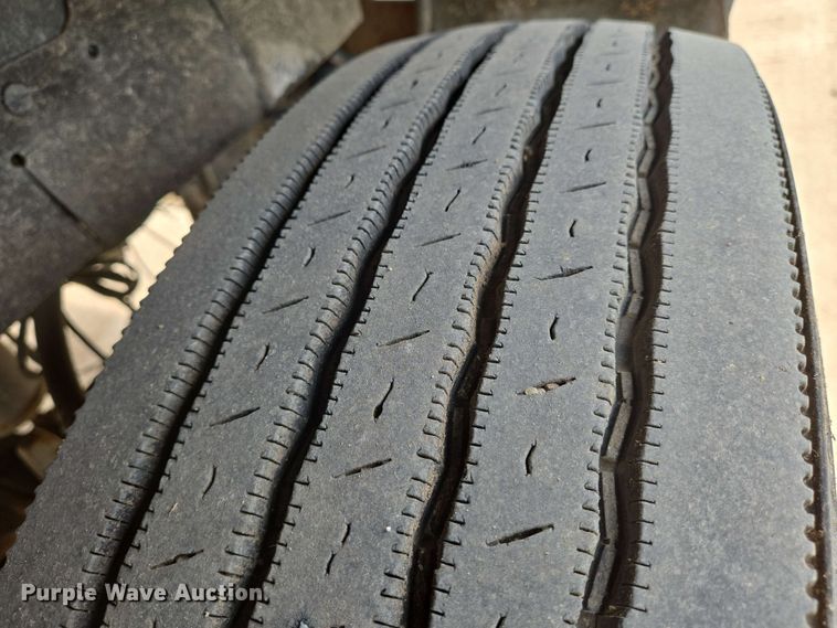 image for item EN8965 2007 International 9900ix semi truck