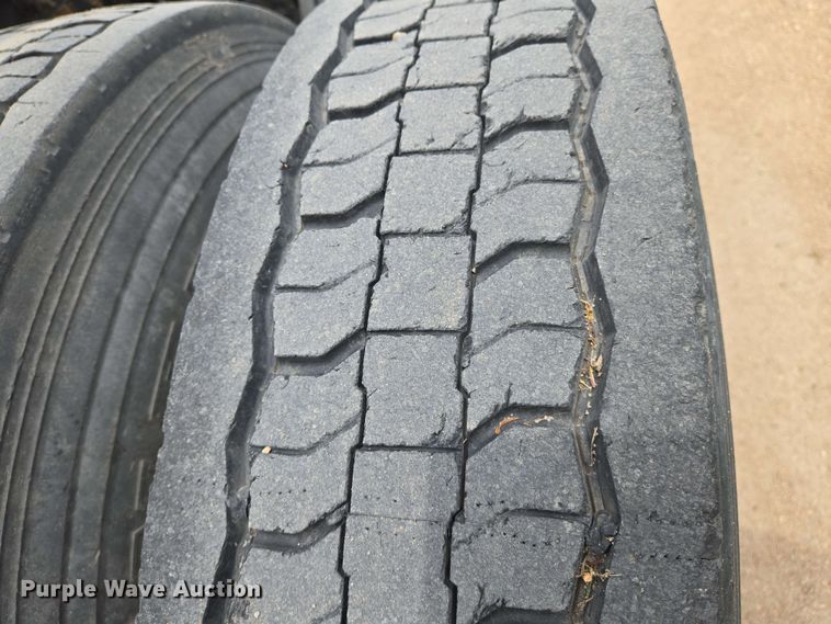 image for item EN8965 2007 International 9900ix semi truck