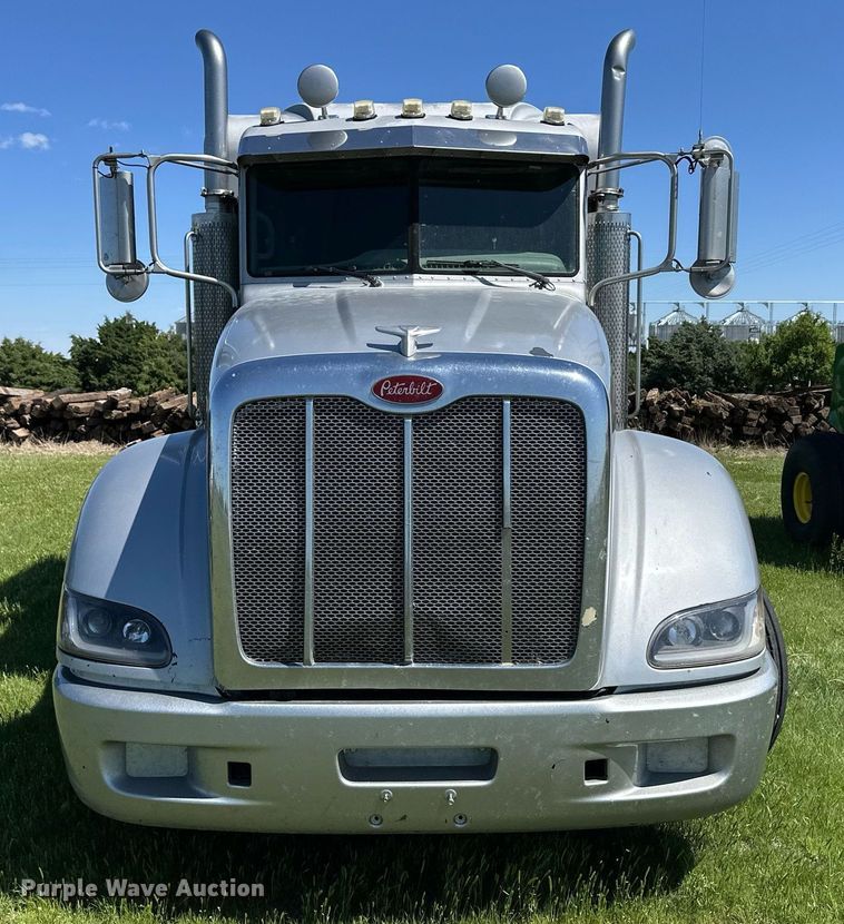 image for item EQ4772 2007 Peterbilt 386 semi truck