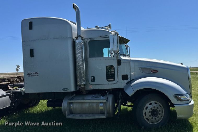 2007 Peterbilt 386 semi truck in Dighton , KS | Item EQ4772