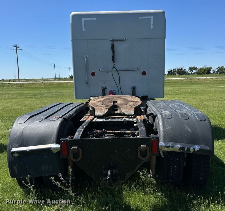 image for item EQ4772 2007 Peterbilt 386 semi truck