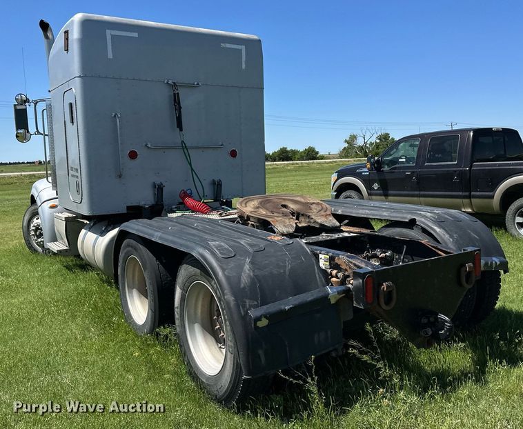 image for item EQ4772 2007 Peterbilt 386 semi truck