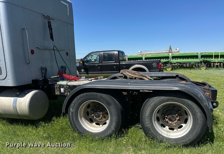 image for item EQ4772 2007 Peterbilt 386 semi truck