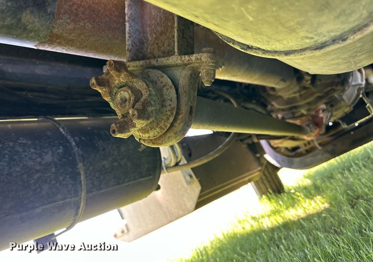 image for item EQ4772 2007 Peterbilt 386 semi truck