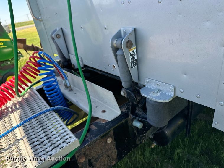 image for item EQ4772 2007 Peterbilt 386 semi truck