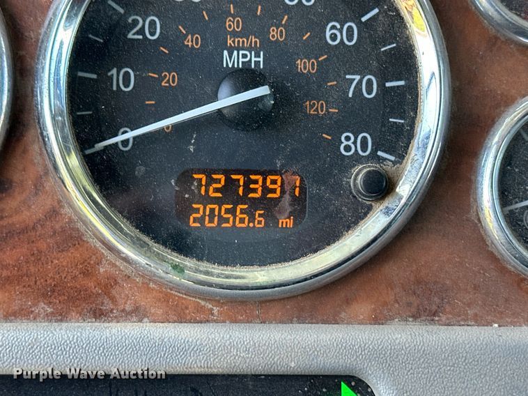 image for item EQ4772 2007 Peterbilt 386 semi truck