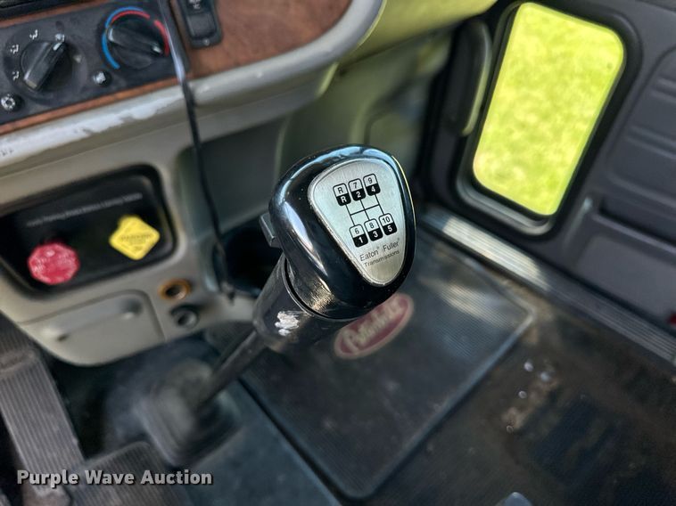 image for item EQ4772 2007 Peterbilt 386 semi truck