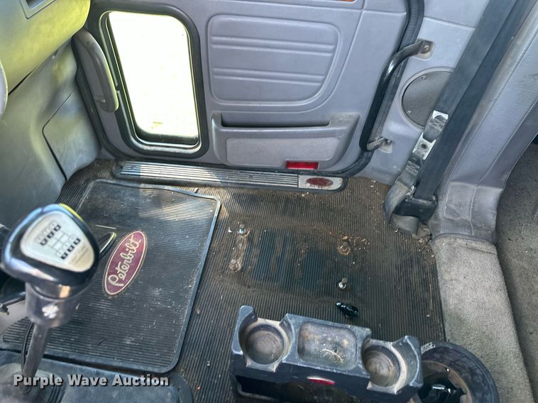 image for item EQ4772 2007 Peterbilt 386 semi truck