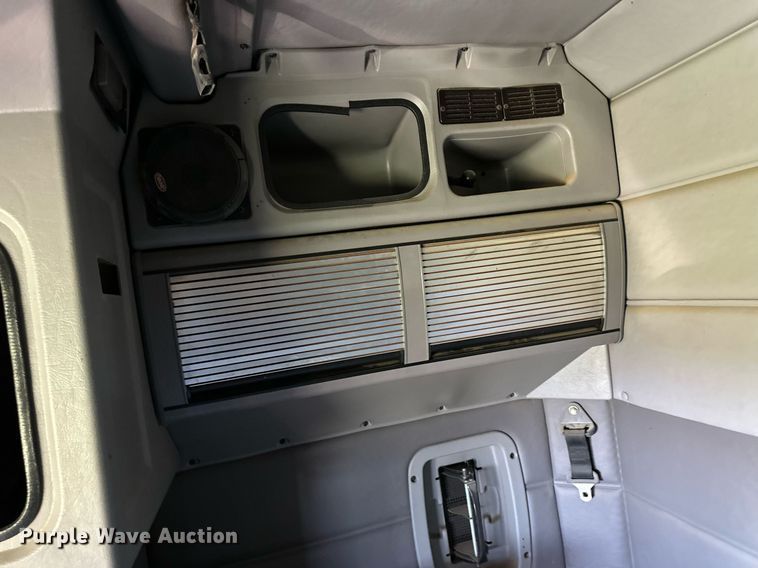 image for item EQ4772 2007 Peterbilt 386 semi truck