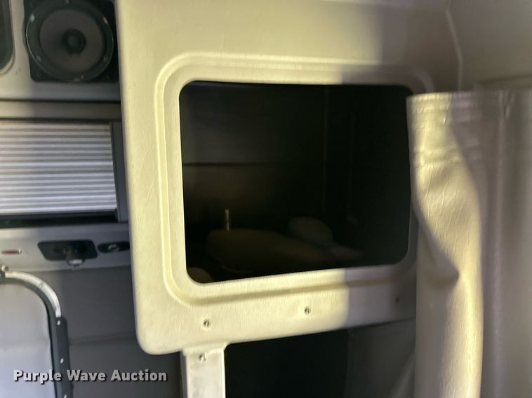 image for item EQ4772 2007 Peterbilt 386 semi truck