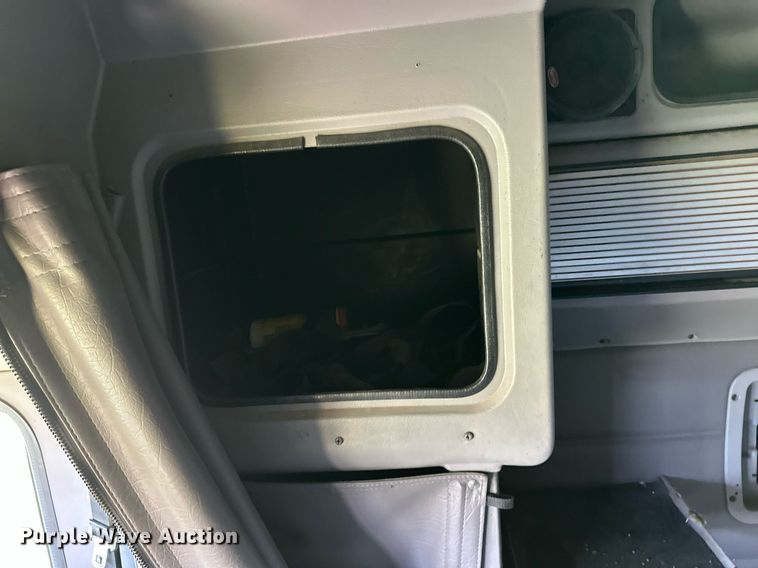 image for item EQ4772 2007 Peterbilt 386 semi truck