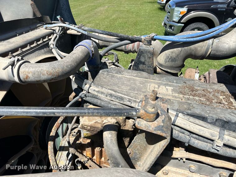 image for item EQ4772 2007 Peterbilt 386 semi truck