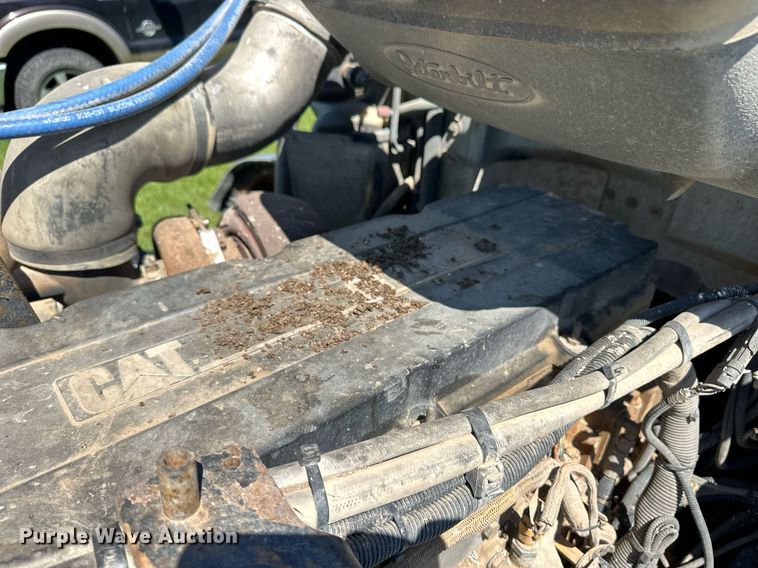 image for item EQ4772 2007 Peterbilt 386 semi truck