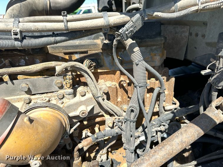 image for item EQ4772 2007 Peterbilt 386 semi truck