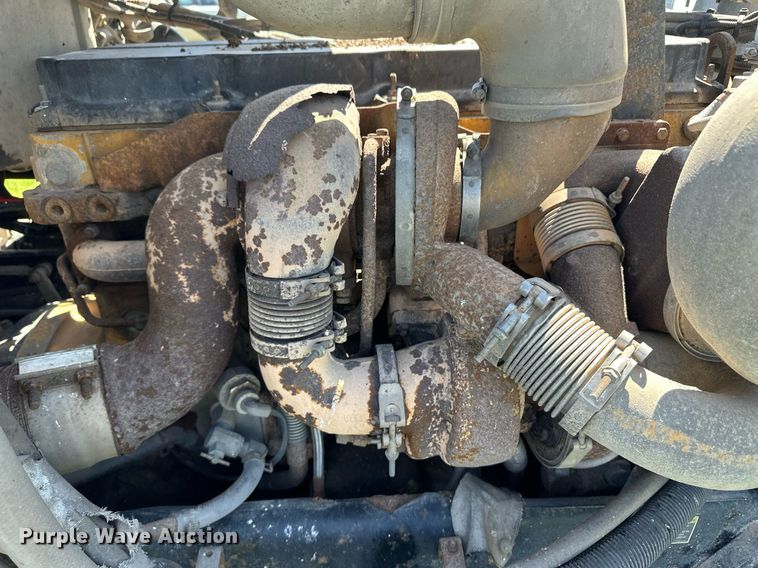 image for item EQ4772 2007 Peterbilt 386 semi truck