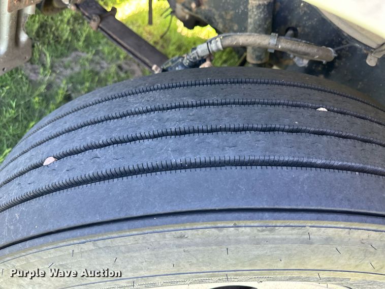 image for item EQ4772 2007 Peterbilt 386 semi truck