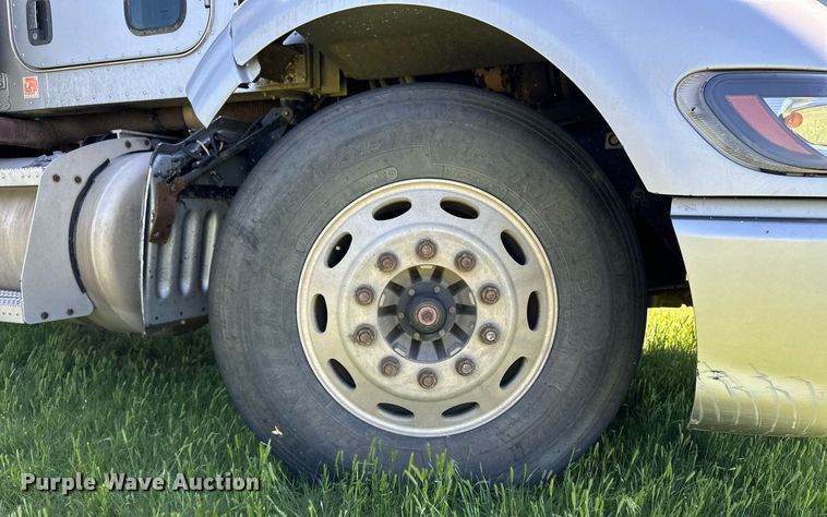 image for item EQ4772 2007 Peterbilt 386 semi truck