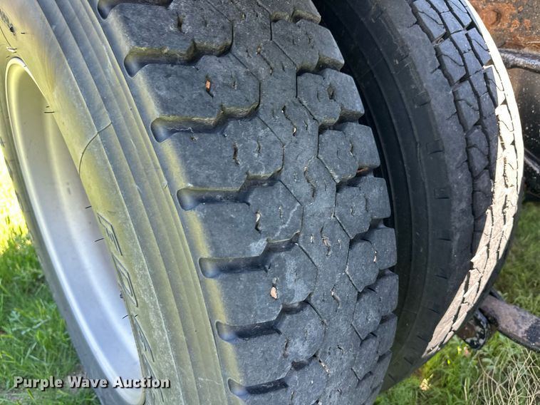 image for item EQ4772 2007 Peterbilt 386 semi truck