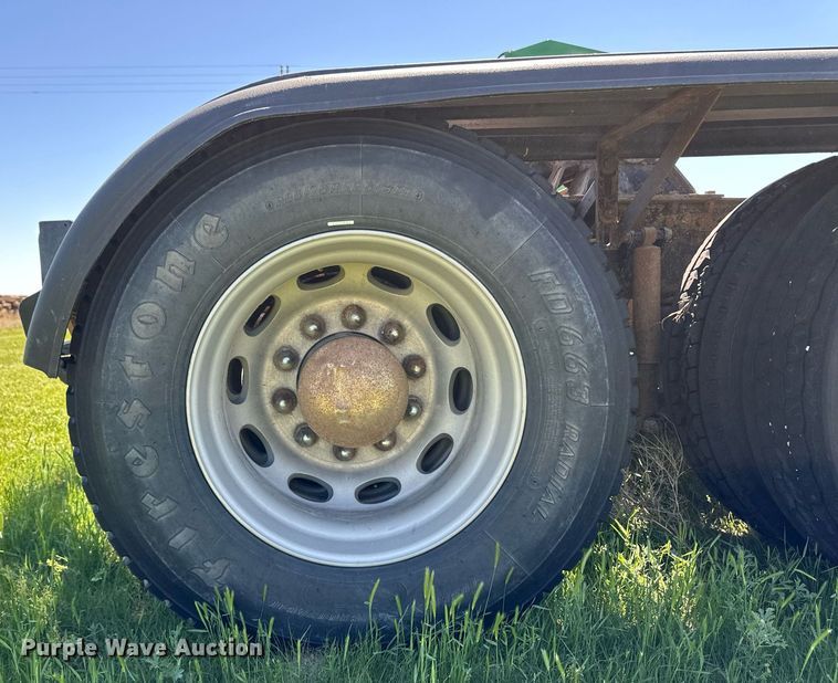 image for item EQ4772 2007 Peterbilt 386 semi truck