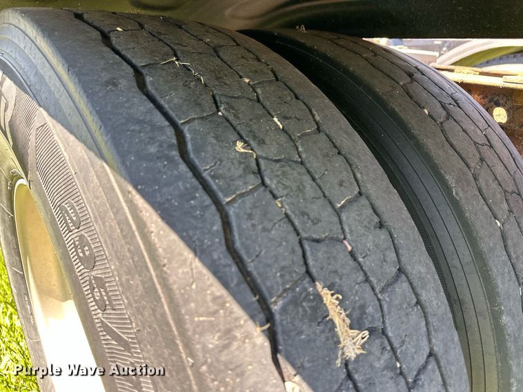 image for item EQ4772 2007 Peterbilt 386 semi truck