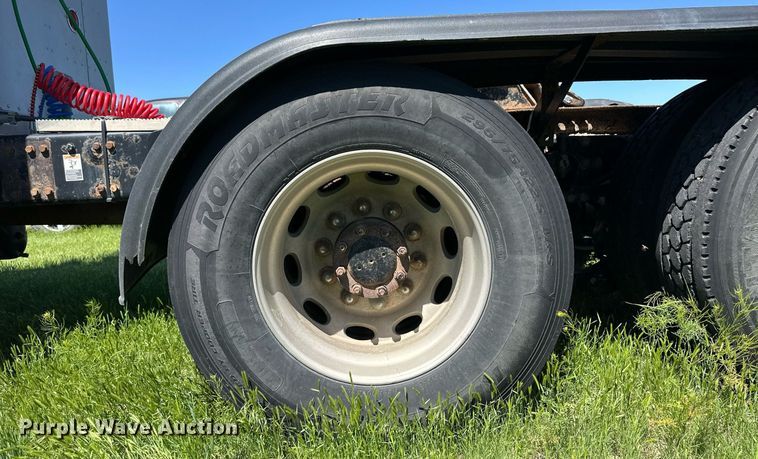 image for item EQ4772 2007 Peterbilt 386 semi truck