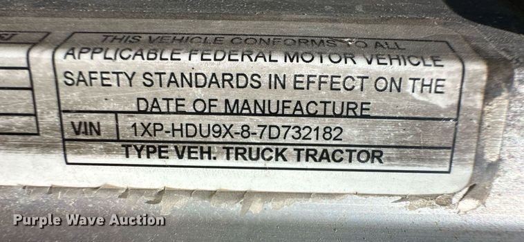 image for item EQ4772 2007 Peterbilt 386 semi truck