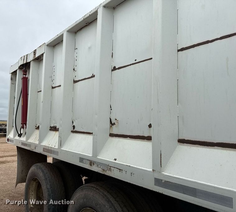 image for item EQ4901 2004 Sterling L8500 dump truck