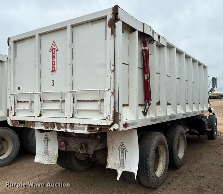 image for item EQ4901 2004 Sterling L8500 dump truck